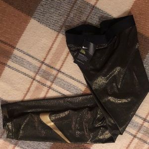 NWT NIKE LEGGINGS